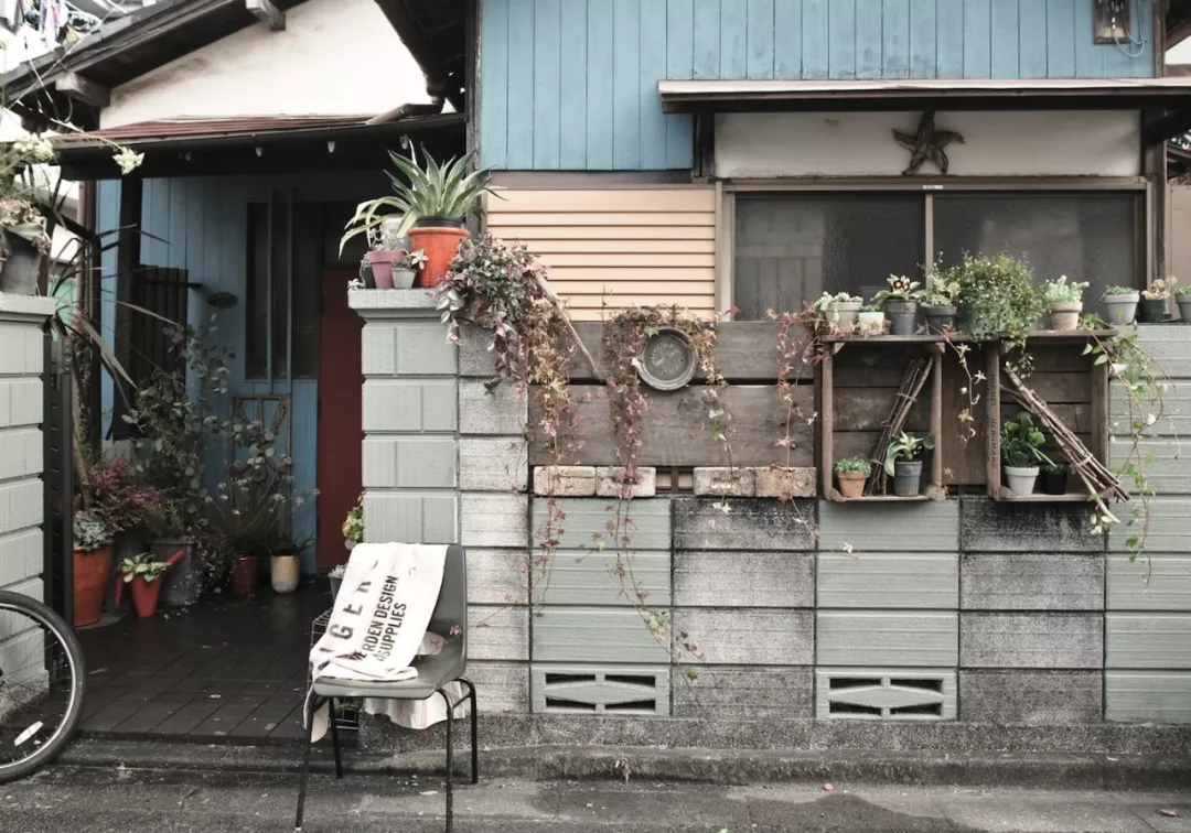 这个纹花臂,成天“沾花惹草”的大叔,做了一个让无数人羡慕的家