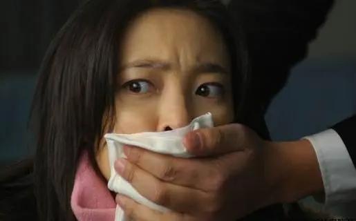 男子迷奸多名女网友，曾拿老婆试药，一闻就晕的迷药存在吗?
