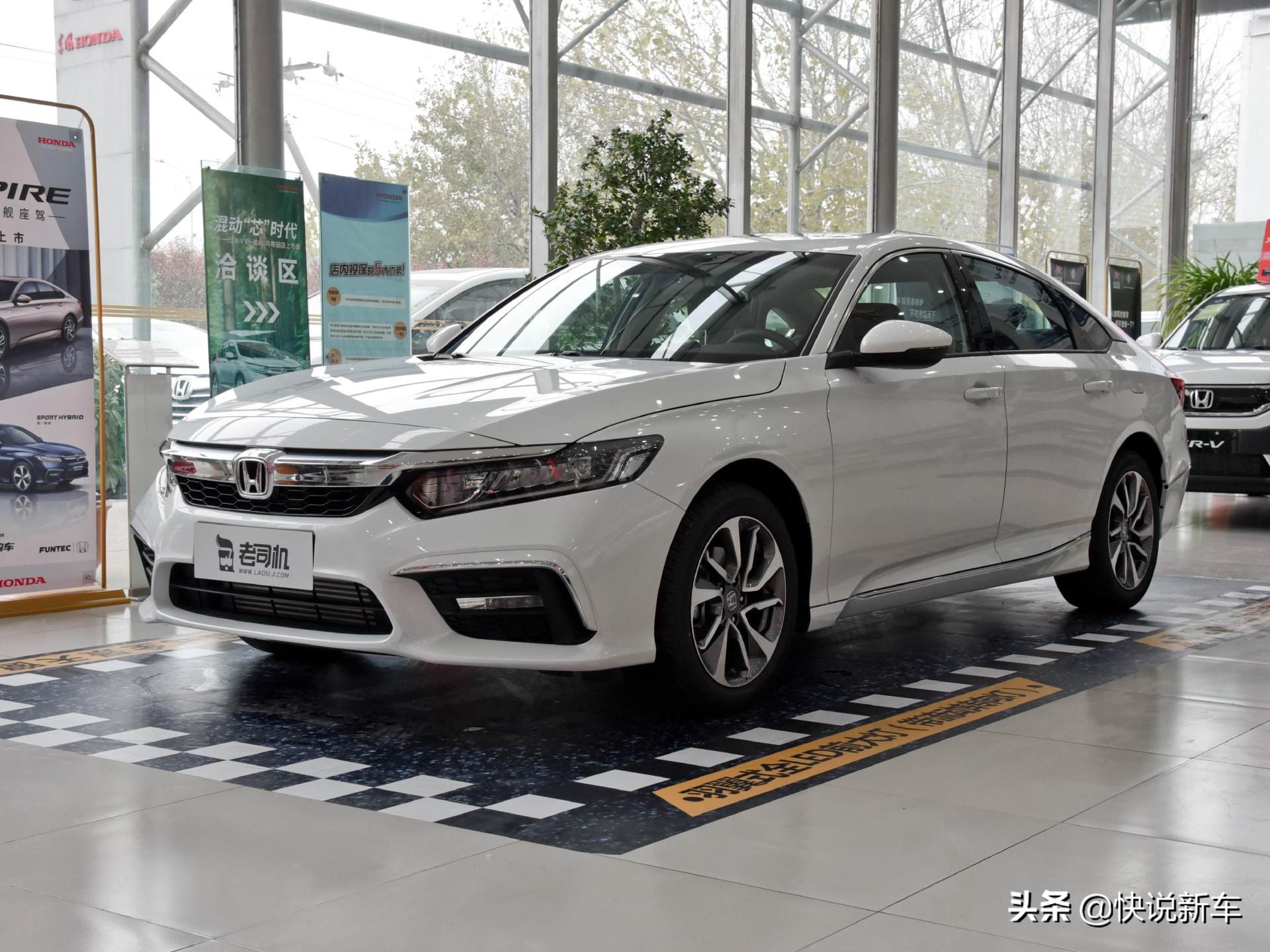 15万以内，这几款日系混动中型车，油耗低至4L，销量也不错！