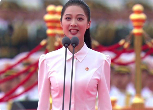 冯琳亮相冬奥会，C位领舞“艳压群芳”，保研到复旦还是“校花”