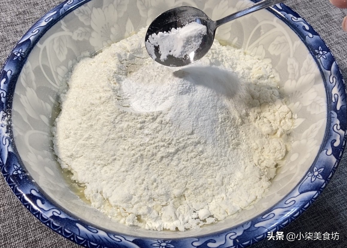 一斤面粉7两水，教你一个炸油条配方，学会都可以开店，别错过