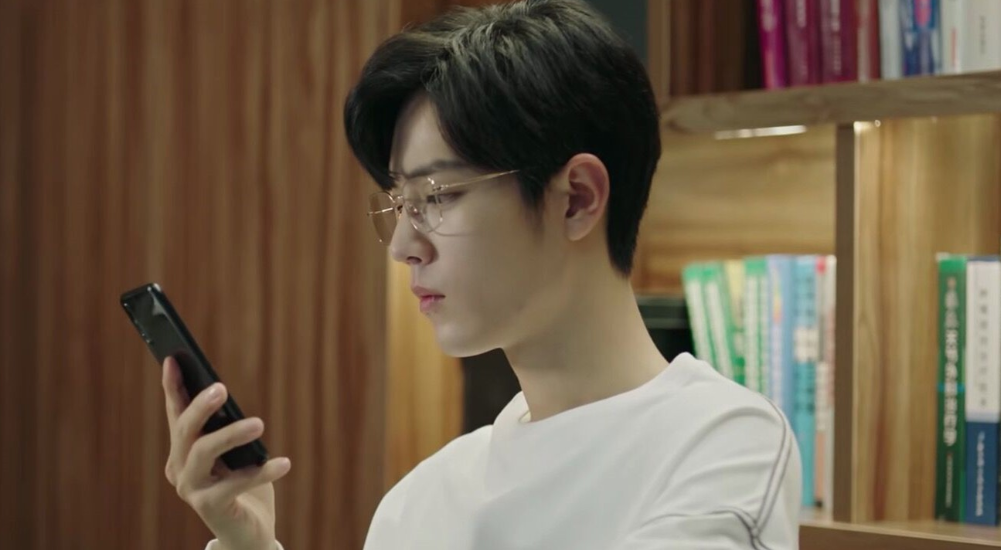 恭喜!肖战新剧终于杀青,颜值逆天演技炸裂,官宣照帅出新天际