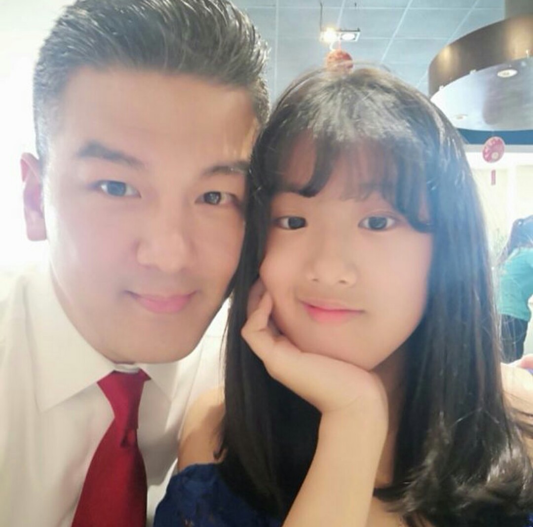 梧桐妹晒与咘咘波妞温馨日常，被调侃都像爸爸，颜值不如贾静雯