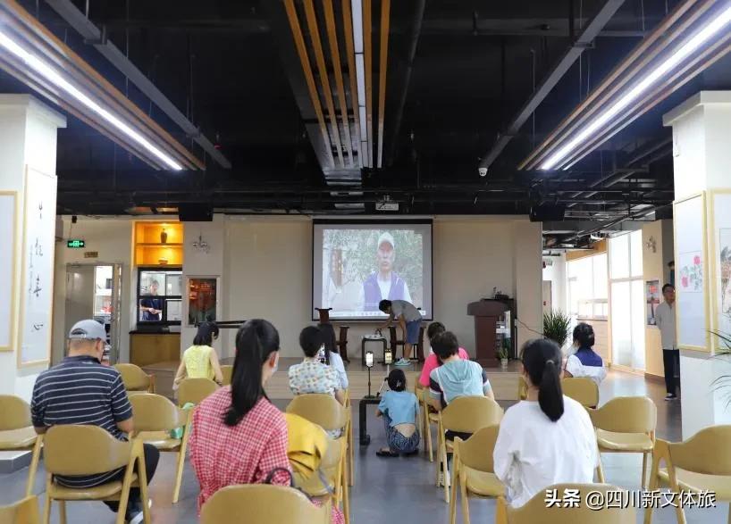 詩(shī)人阿紫應邀參加“崖州大講堂”系列第一期文化活動(dòng)