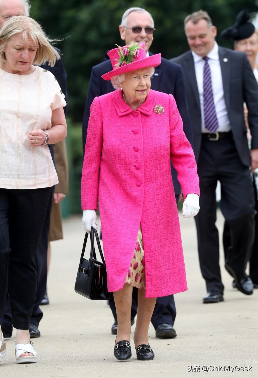 英王室女人罕见粉红照！戴安娜王妃美的一骑绝尘