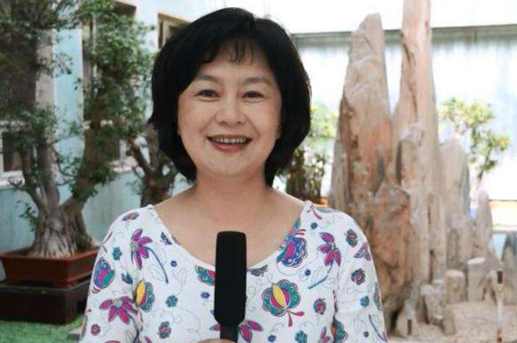 鞠萍:18岁进入央视,25岁嫁给软饭男,带着儿子改嫁二婚收获真爱