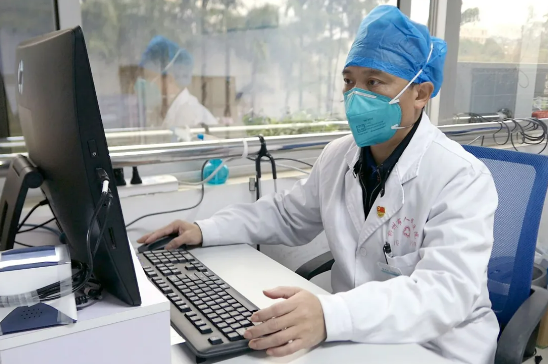 学医很苦，却是跻身“中产”的最好出路，人大教授的话很直白