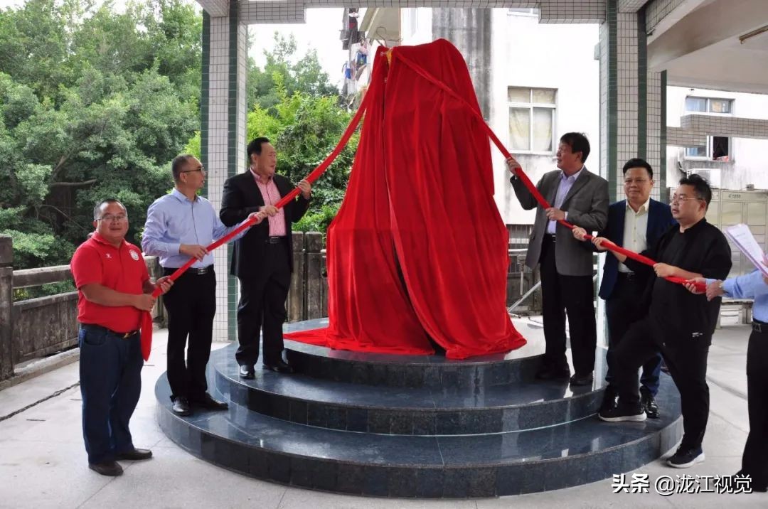 11月20日下午,为庆祝母校罗定中学110周年华诞,云浮市品上玉石有限