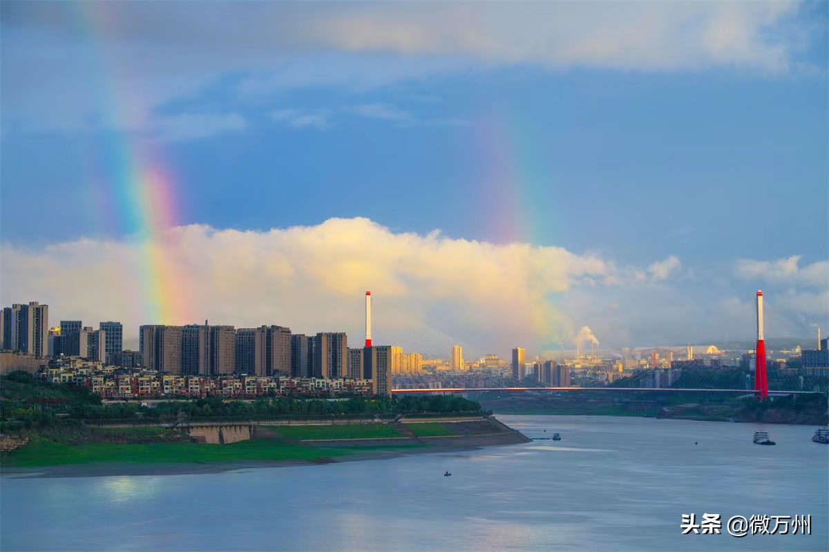 飞虹奇景 江城如画