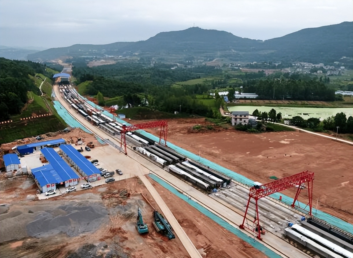 从成绵苍巴高速公路起点和终点来看,起于成都终于巴中,与目前的成巴