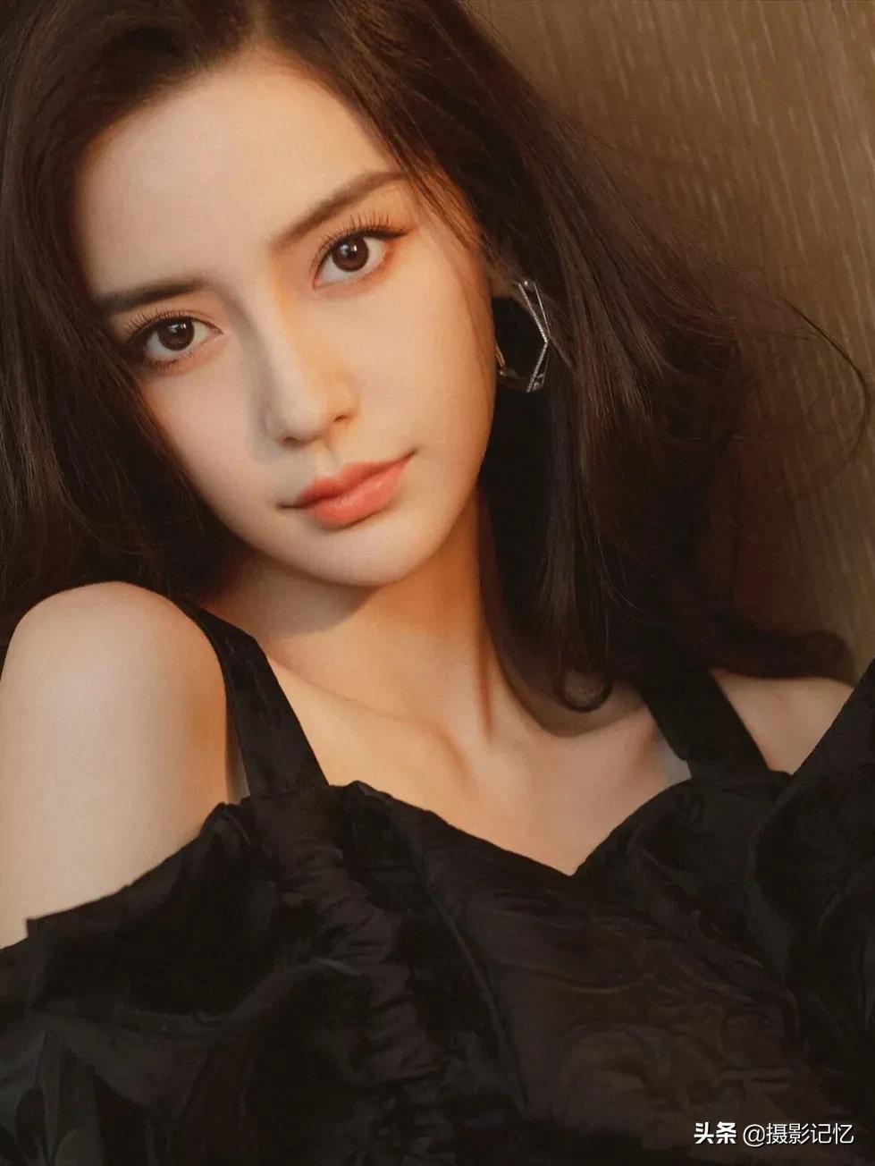 杨颖：俏丽多姿，风姿卓越