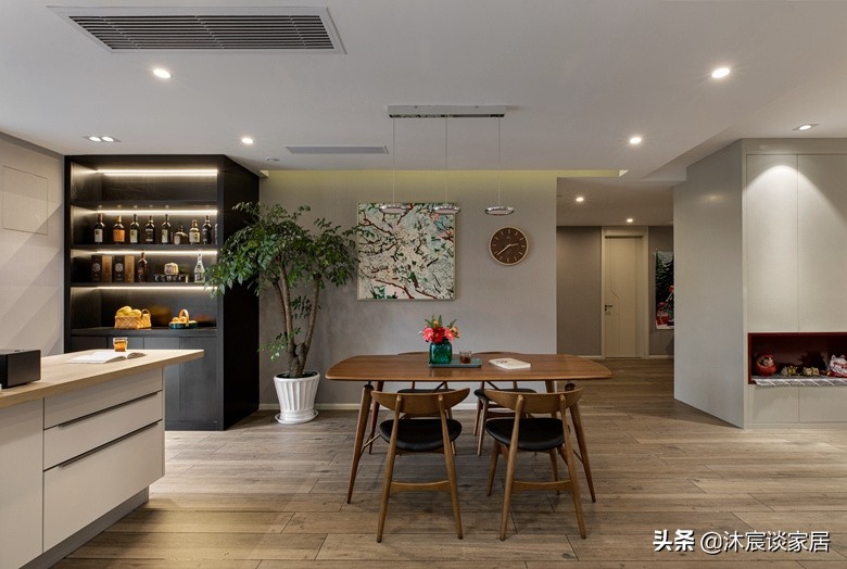 “双眼皮”吊顶，开放式厨房，她家现代时尚，暖暖的北欧风超治愈