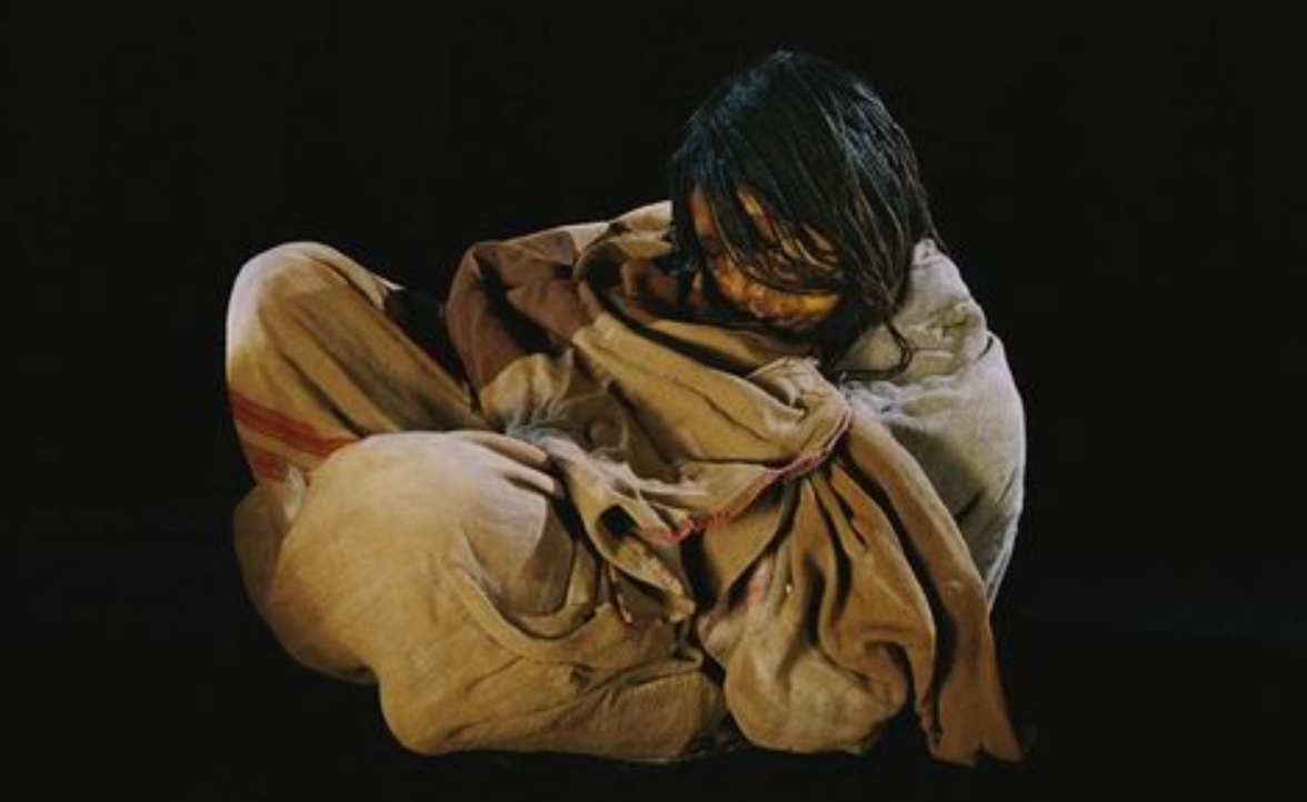 6700米山顶惊现14岁冰冻少女,历经500年后,尸体为何没腐烂?