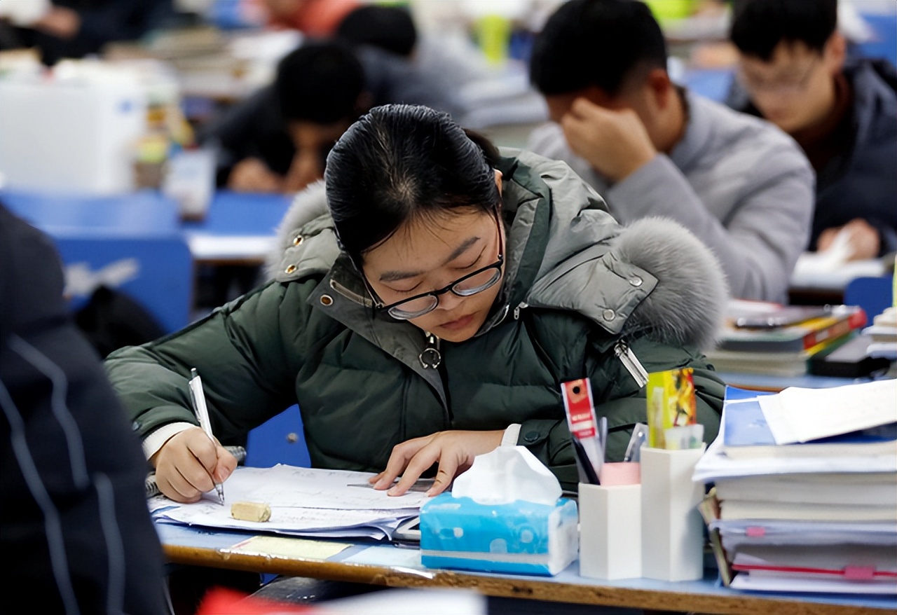 2022年考研，400分无缘复试，300分却能进入985，考生难以接受