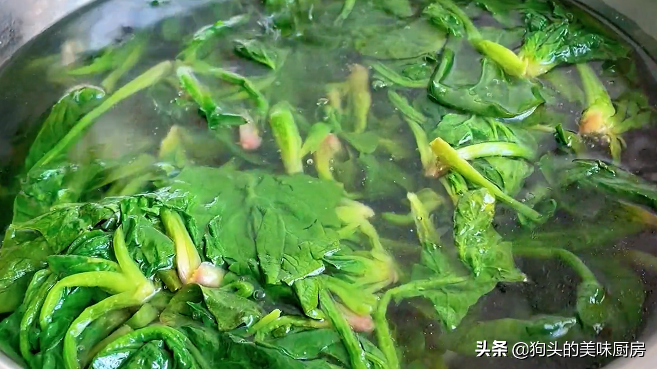 原来蔬菜加面粉这么香？卷一卷上锅一蒸，营养丰富味道鲜美，真香