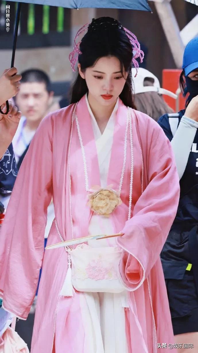 Baby节目中扮郭芙蓉 欧阳娜娜cos周芷若