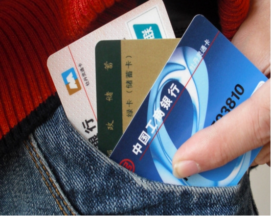 “套现”被明令禁止，多家银行行动，“以卡养卡”不好过了