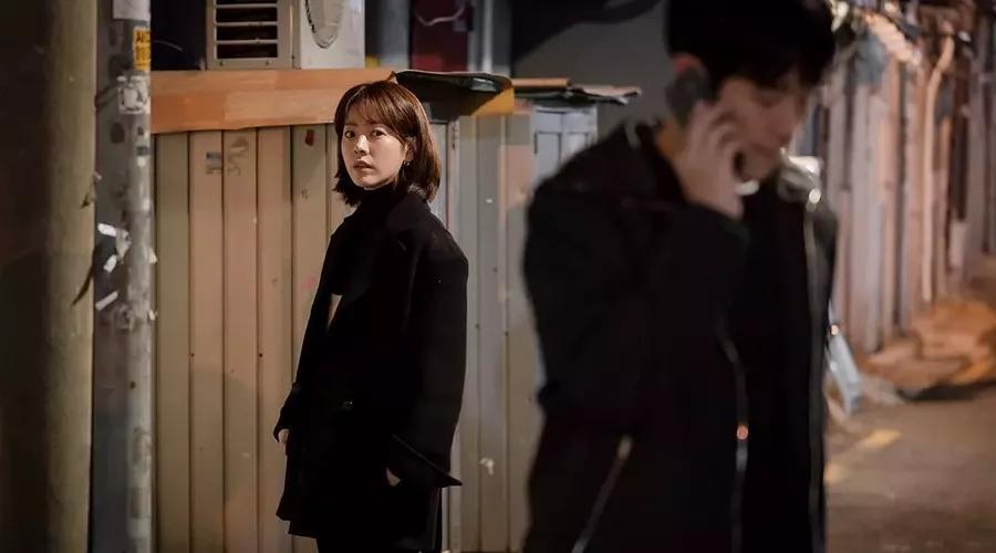 夫妻异地分居 你若已美人在怀 那我红杏出墙就没错