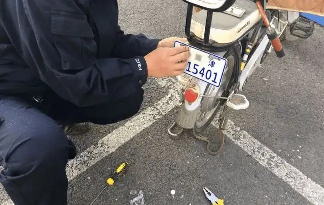 2022年多地超标电动车过渡期截止，迎来换购潮，你的车还能骑吗？