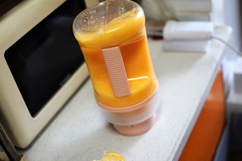 即是吨吨桶也是榨汁机 摩飞便携榨汁桶