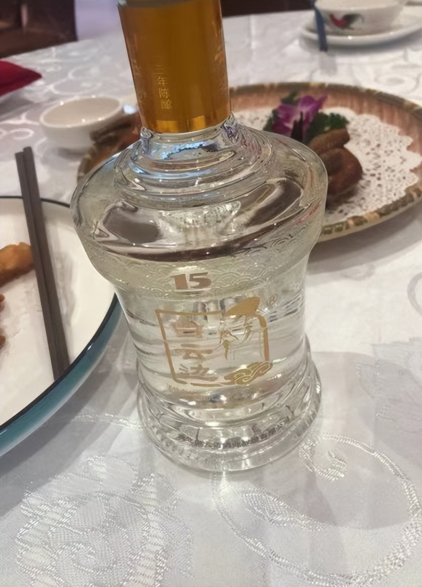 假酒層出不窮該怎么區(qū)分？辨別方法太簡單，平時買酒注意了