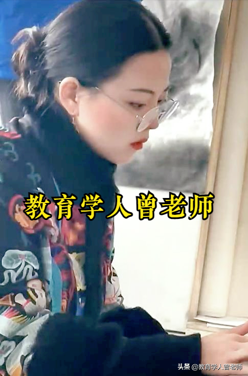 安徽“超美”大学女老师火了，颜值和才华极高，学生“无心”上课