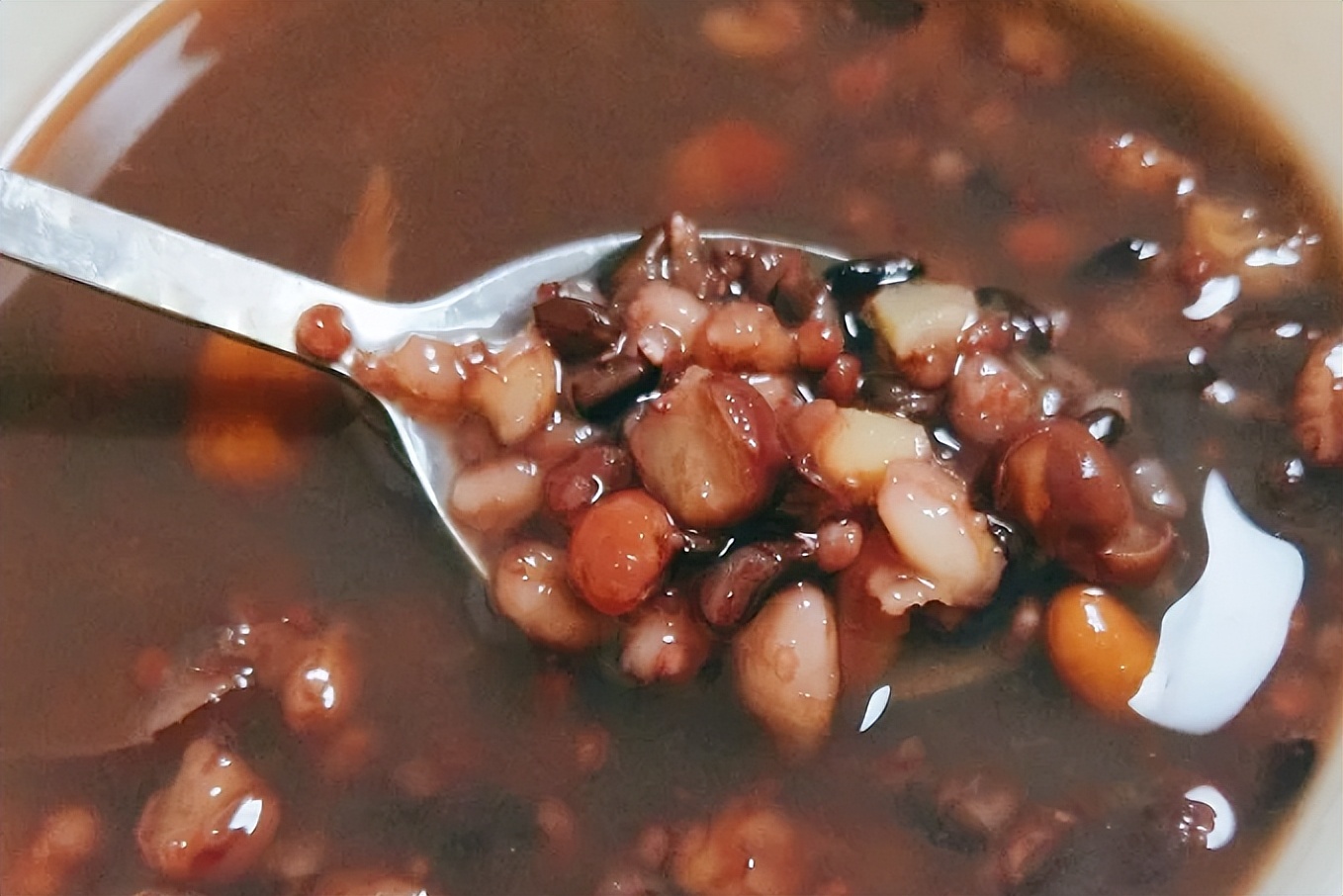 入夏后，紅豆和花生是絕配，每週喝2次，為三伏天做好準備
