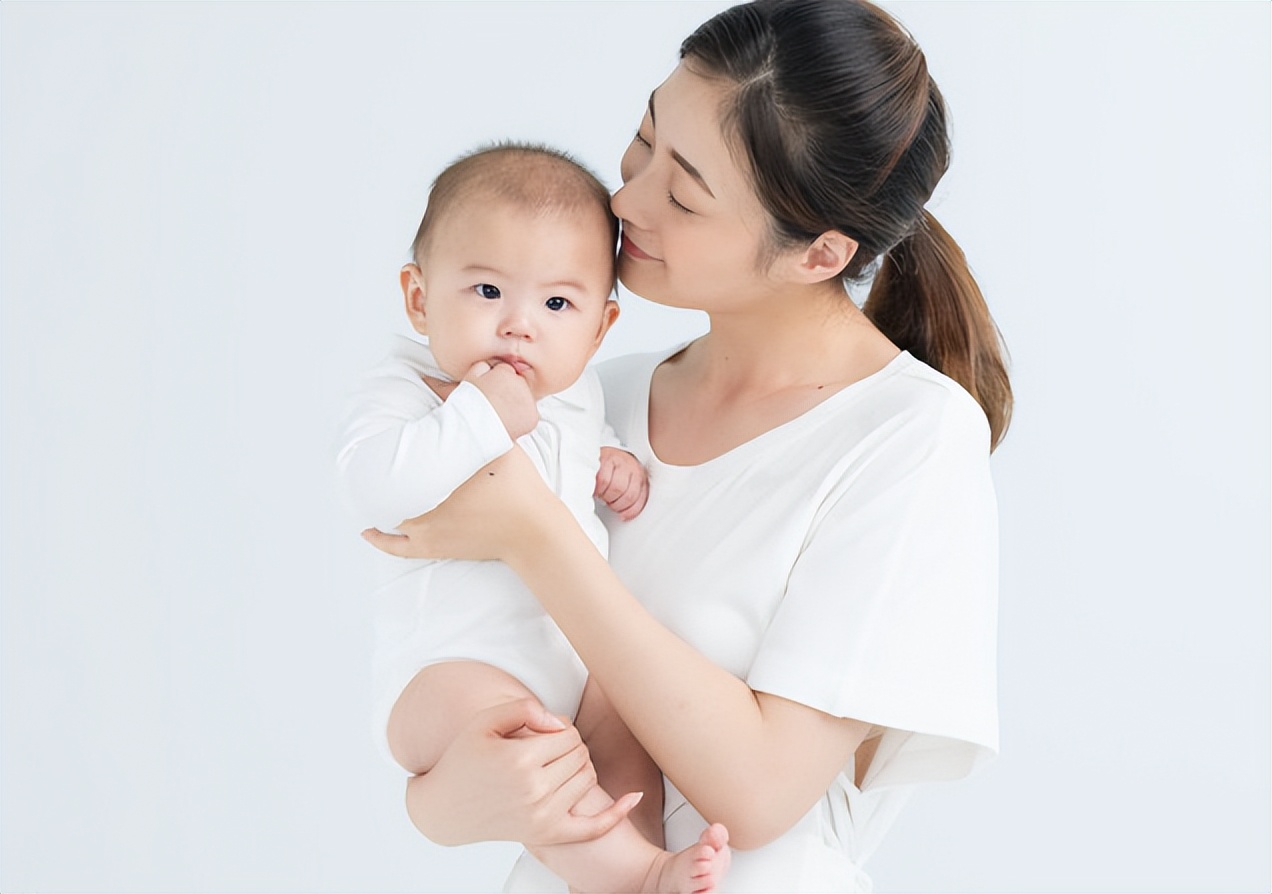 7年前43岁母亲不顾众人反对，强行将子宫移植给女儿，后来怎样了