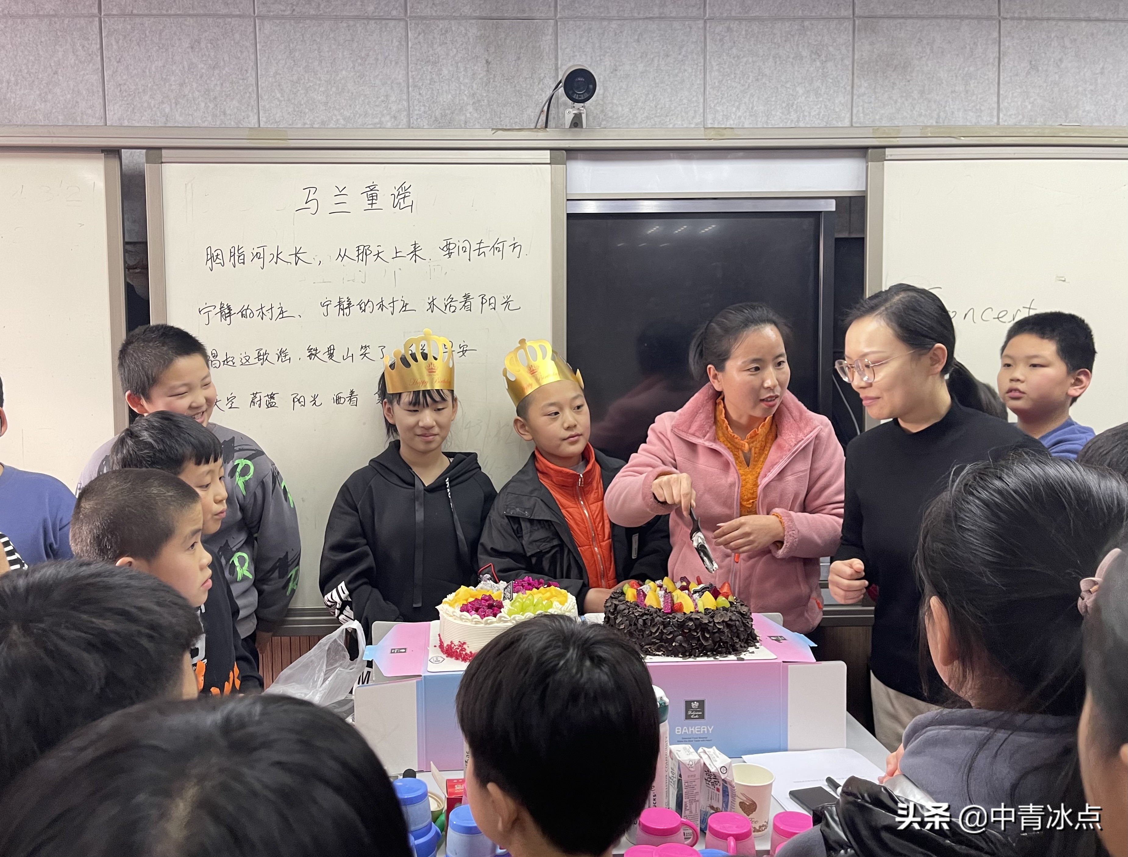 2012年冬奥会(冬奥会历史上首次由大山里的孩子唱奥林匹克会歌，他们来自河北农村，最小的5岁，家乡刚刚消除绝对贫困)