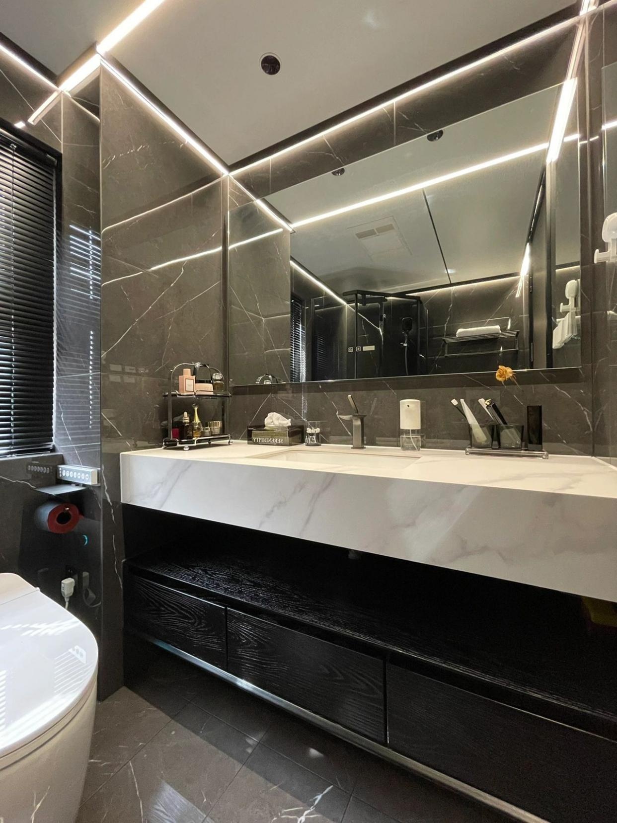 客厅书房一体化，大空间串联双阳台，一处酝酿诗意一处盛放生活