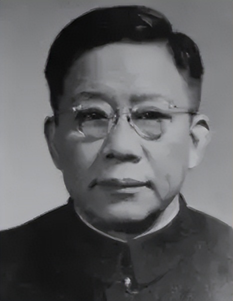 “小人物”批判“大人物”的文章，引发了50年代，中国文坛的震动