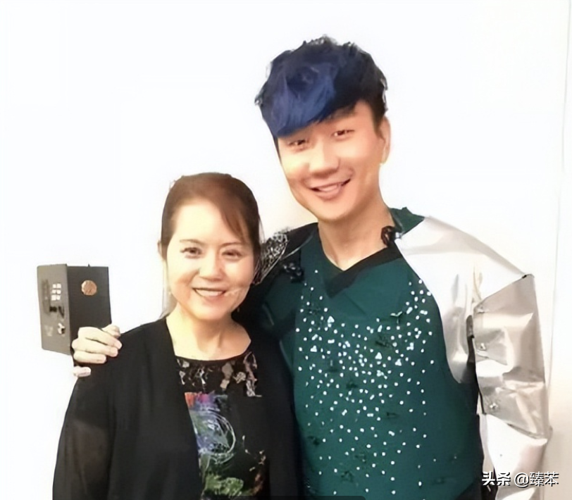 张靓颖和冯轲离婚4年，境遇大不同，一人风光无限，一人落寞失意