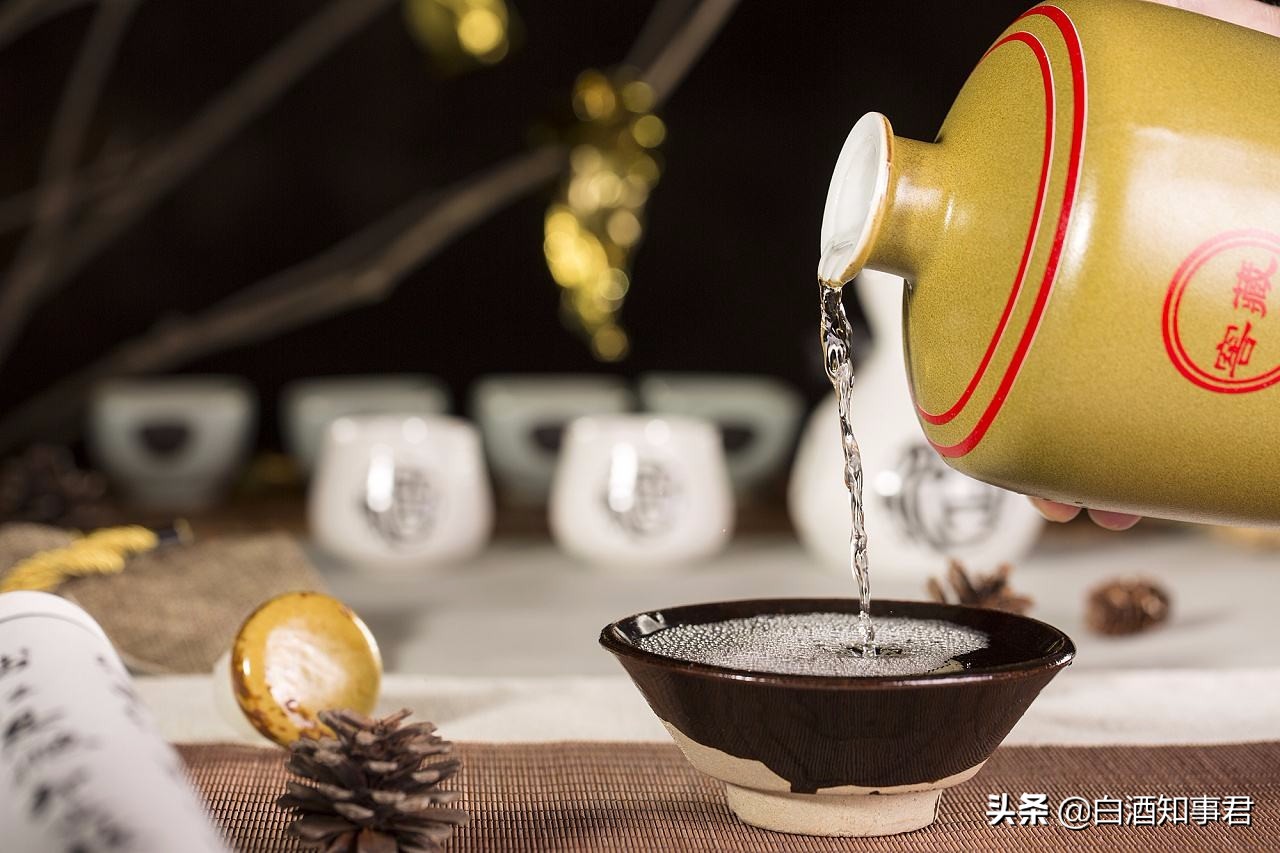 广东十大名酒盘点：揭秘岭南地区最受欢迎的本土白酒品牌