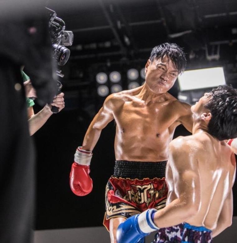 明明是50多岁的大叔，却把自己活成20岁的小伙，这些男星，我服