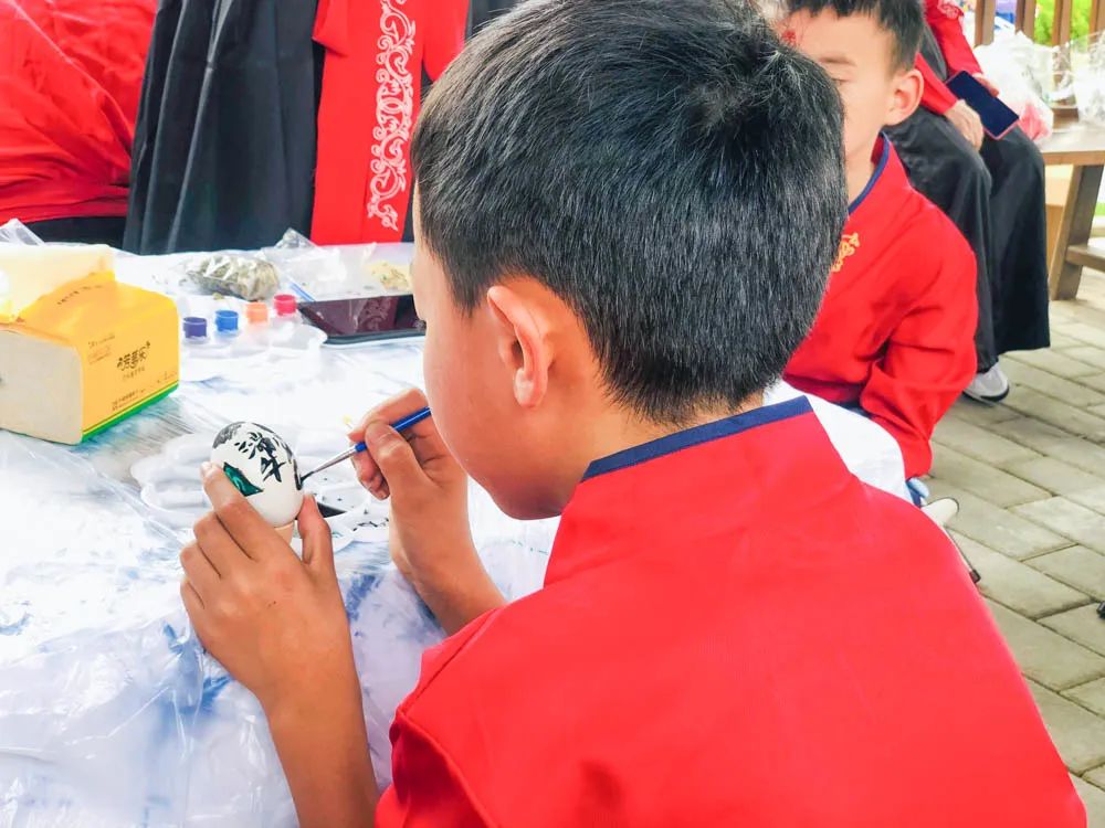 金桥小学参加“非遗传播周·青青艾草香悠悠故里情”主题活动