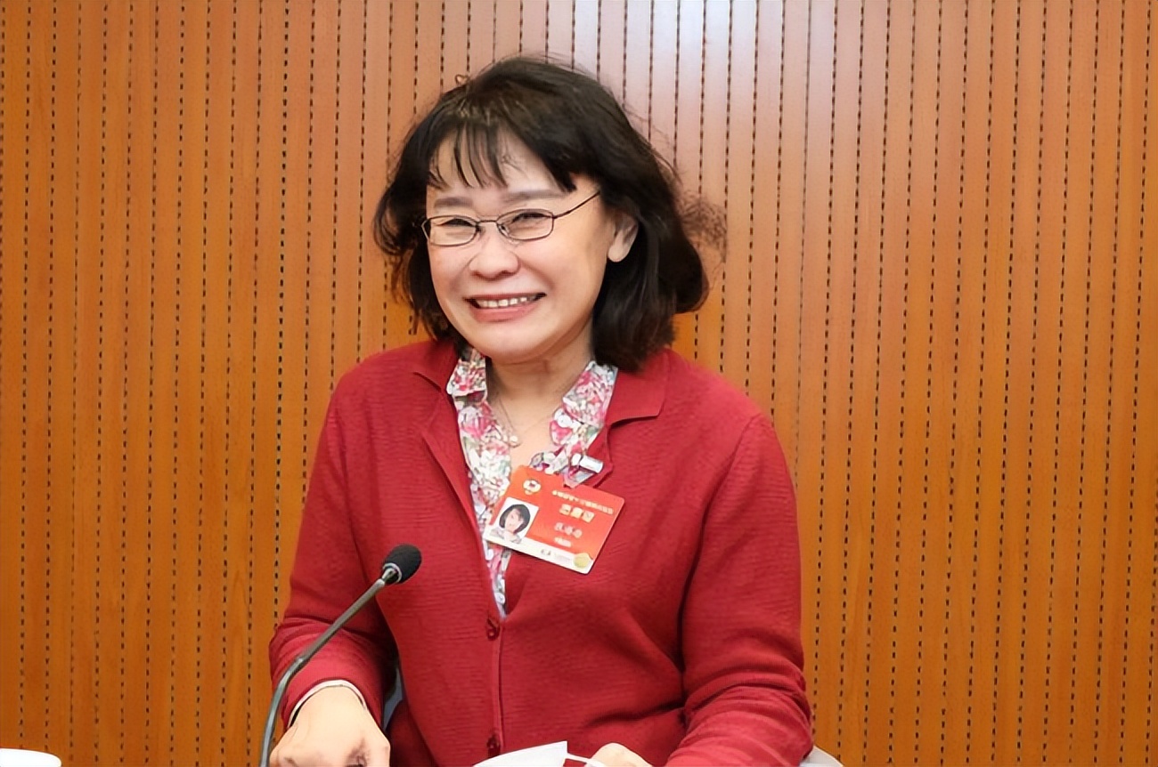 张海迪：5岁截瘫被医生断言活不过27岁！现年过六旬仍在发光发热