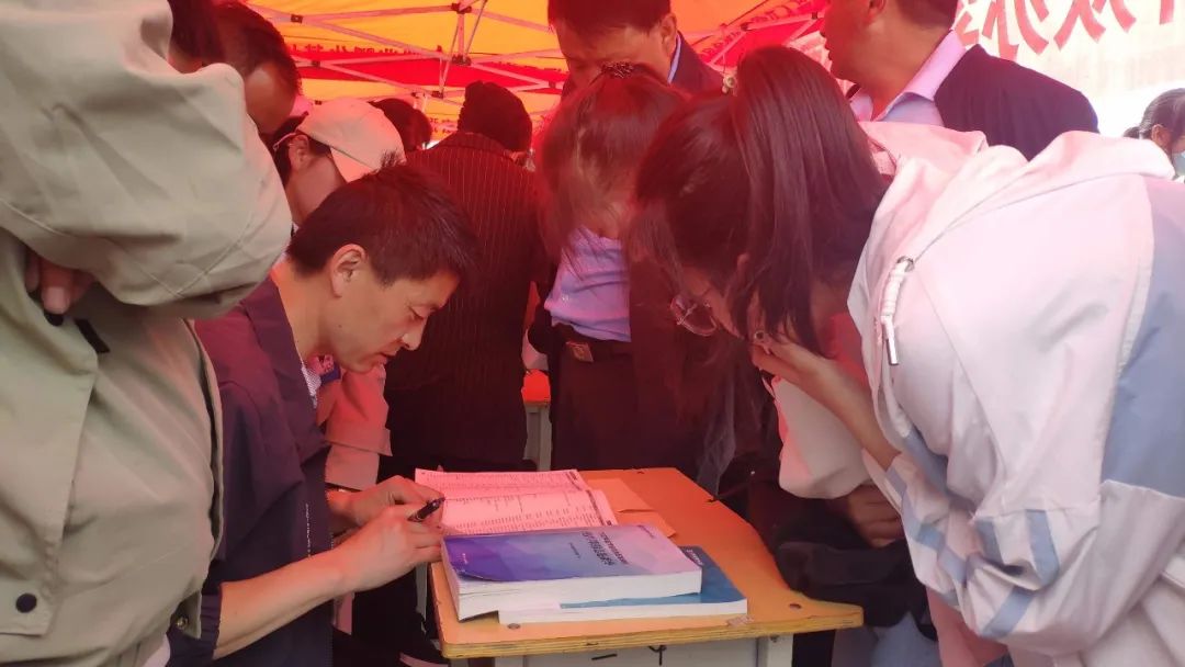 暖心！临潭二中开展2022年高考志愿填报咨询服务活动