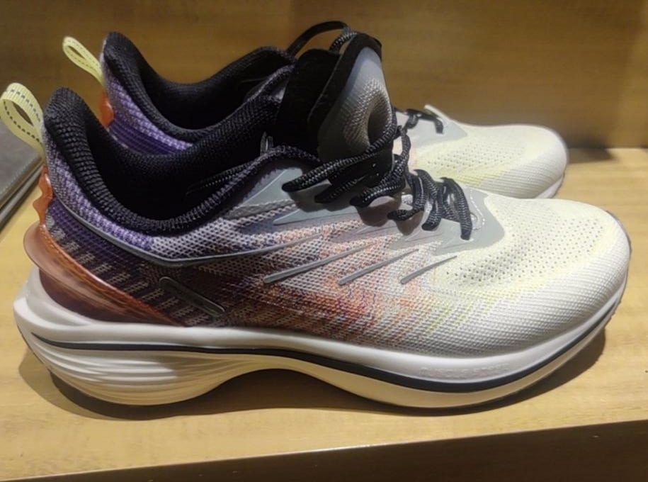 市售主流跑鞋中底材料介绍，附12款适合新手的高性价比跑鞋推荐