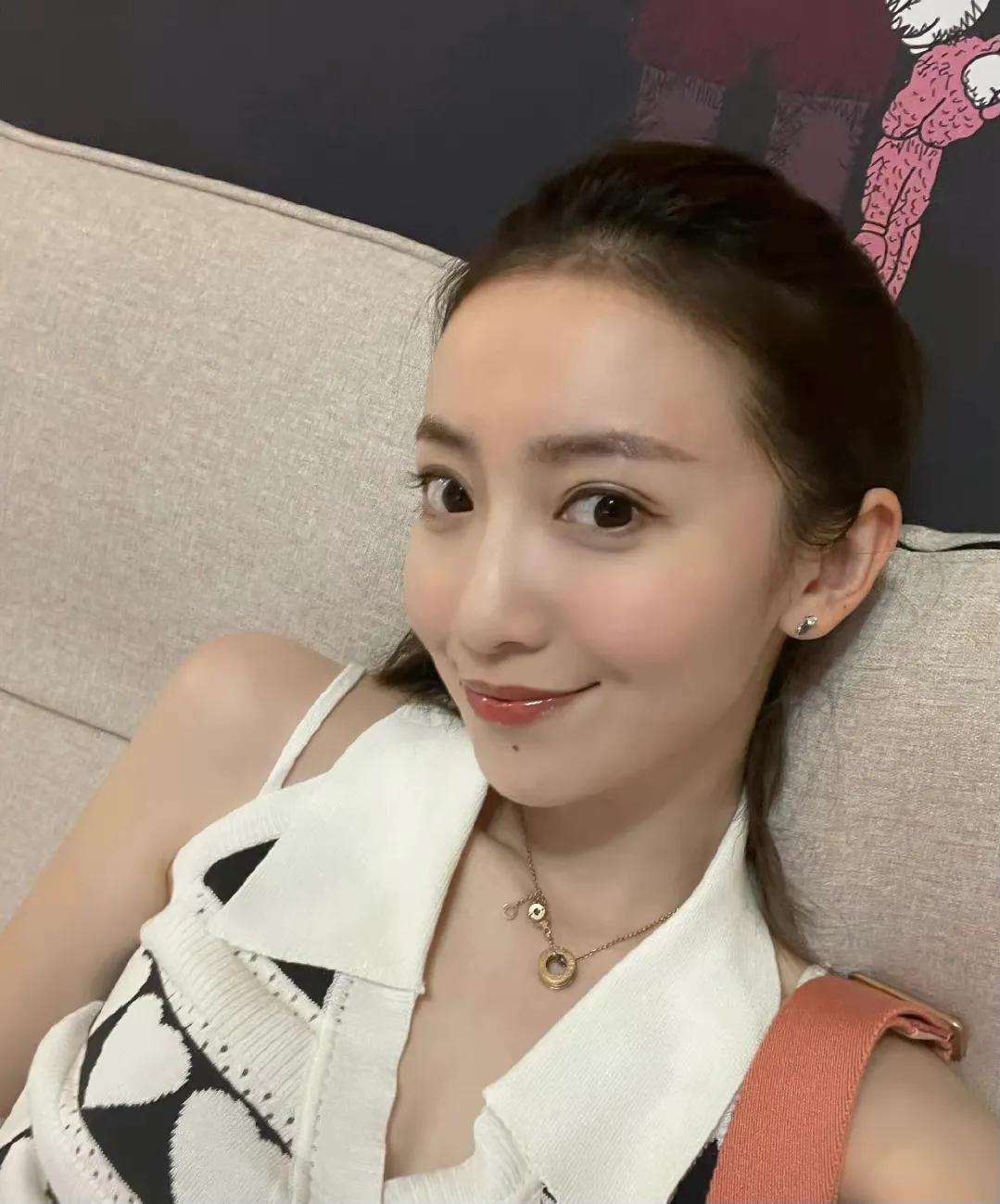 为什么叫nba解说小姨妈(谈起腾讯NBA女主播，就不得不提起小姨妈的大名了，你更喜欢谁？)