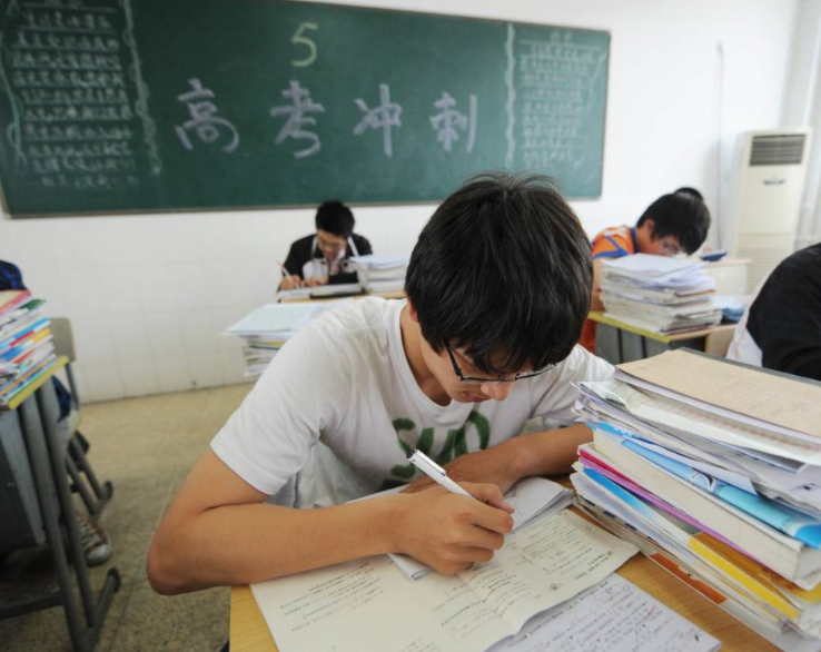 民办三本和公办专科差距很大，别等毕业后才了解，聪明人这样选