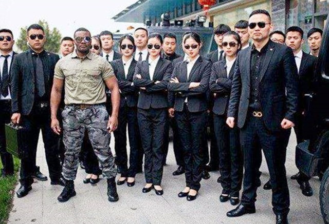 美女保镖吸引29万粉丝，年薪36万，富商老板一次小费超一个月工资