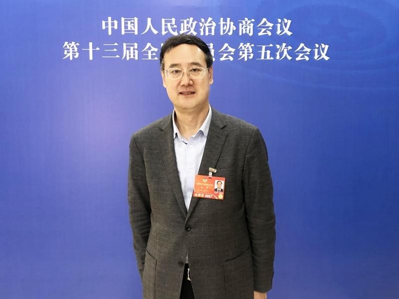 火遍媒体！这26位人大代表、12位政协委员，全部进京履职，全毕业于同一所大学！