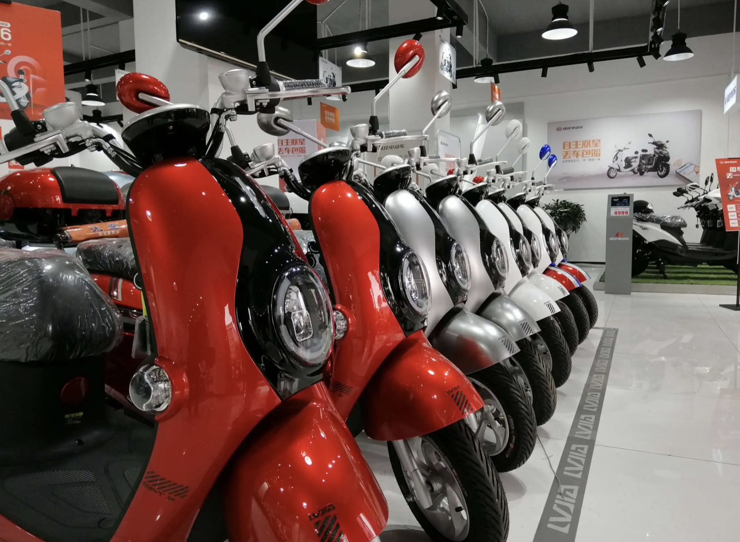 电动车,包含了液冷电机,风冷控制器,陶瓷刹车,钢丝轮胎,精工车架,soc