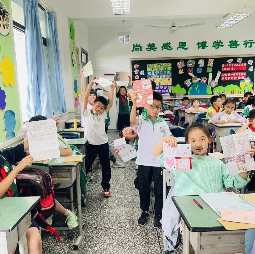 四川天府新区锦江小学与新疆一团中心小学开展书信手拉手实践活动