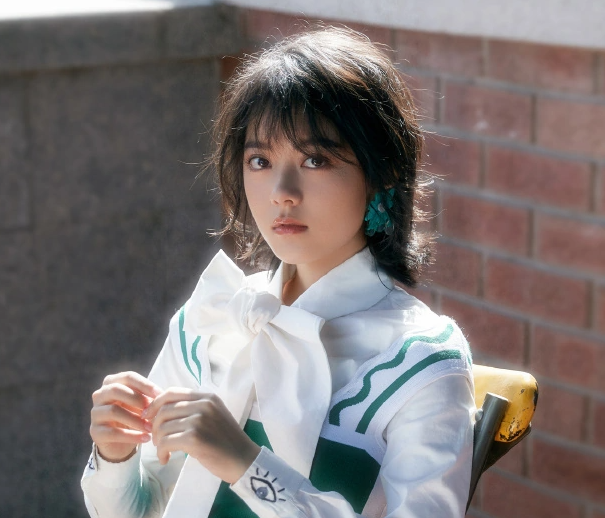 00后童星长大面临尴尬，有人资源逆天，有人高颜值无人捧，意难平