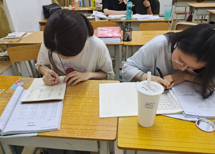 高中生迎来坏消息，有3类学生失去参加高考的资格，成绩好也没用