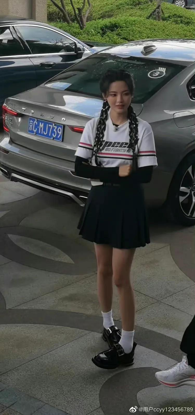 综艺《极限挑战》横店路透之杨超越小姐姐