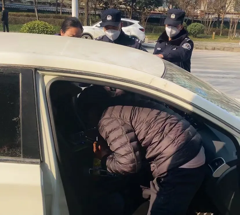 西安莲湖法院成功扣押执行车辆,仅用两小时