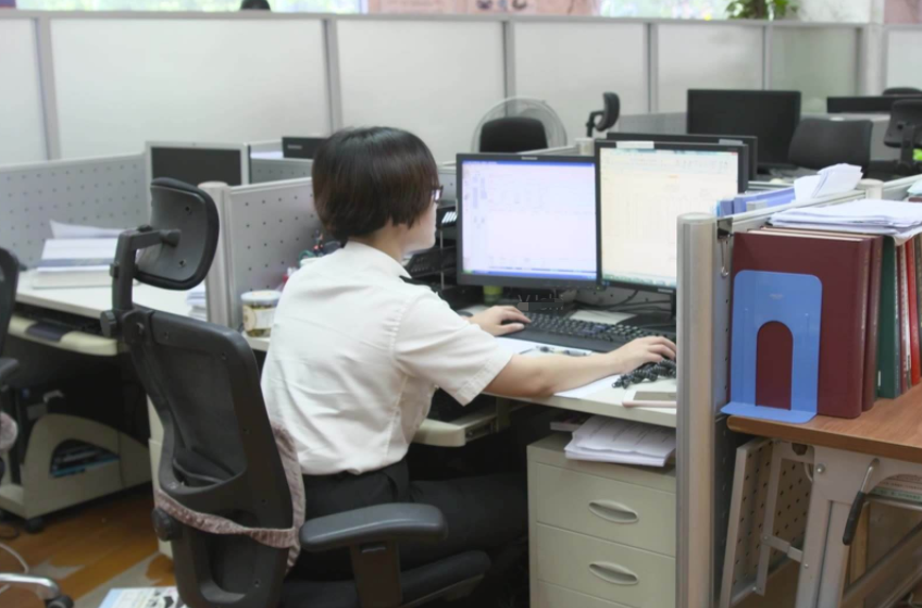 公务员或将实现“聘任制”，20万年薪有望到手，但铁饭碗会被打破