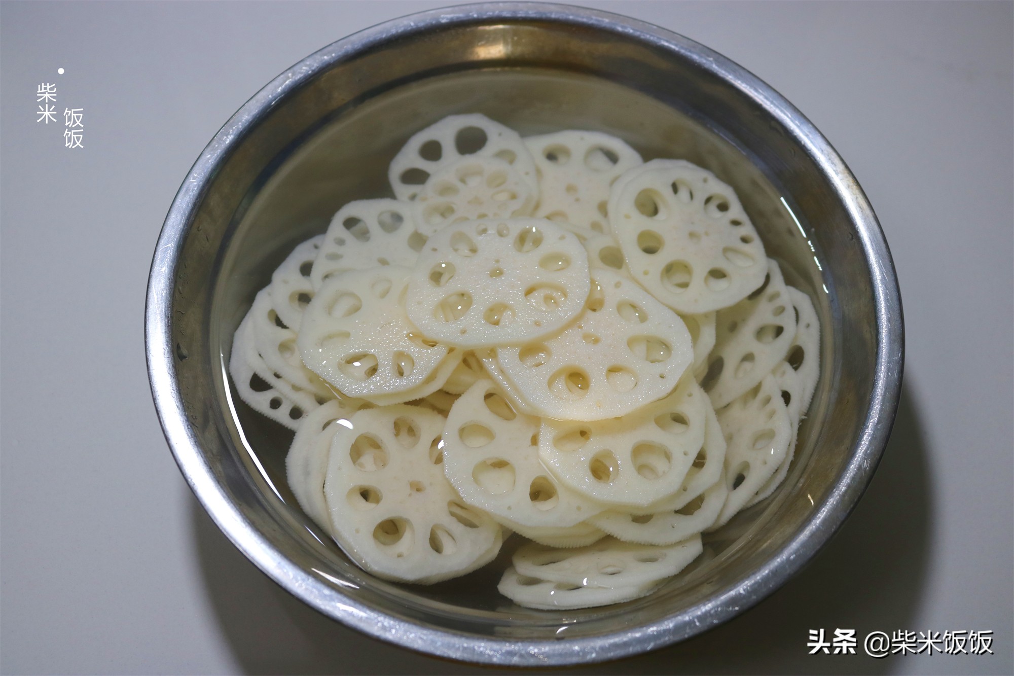 过年必备的炸藕夹，用这个方法做，外酥里嫩又多汁，凉了也好吃